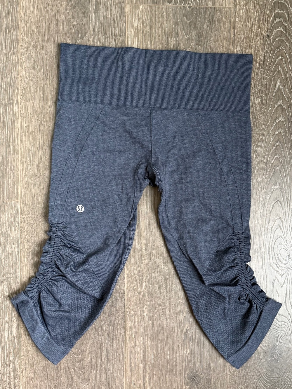 lululemon Ruched Capri Leggings Gray Women’s Yoga Workout Athletic Size M/L - Picture 3 of 4